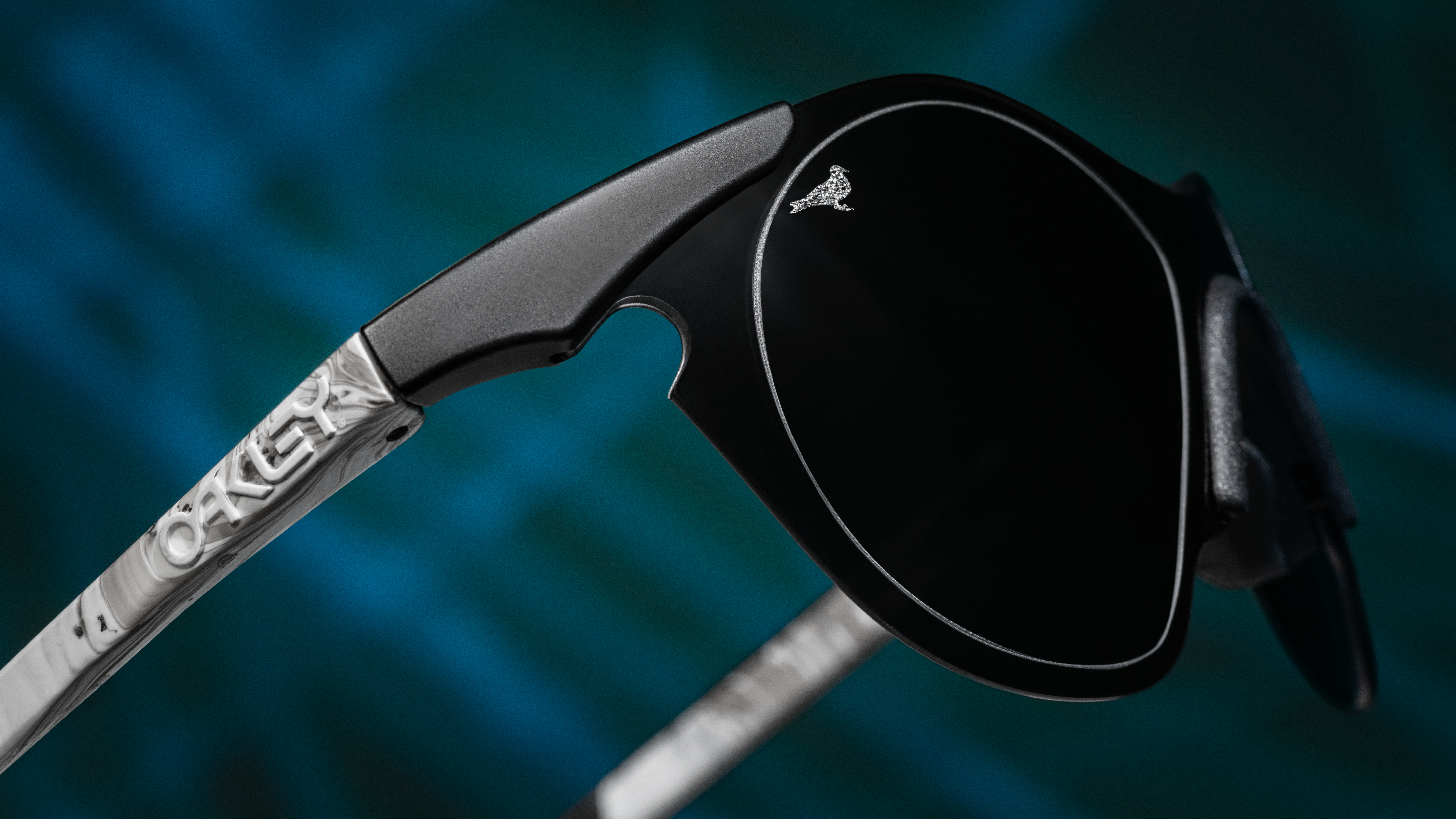 THROWBACK TO THE FUTURE: OAKLEY® AND STAPLE DROP TWO-PIECE THROWBACK TO THE FUTURE: OAKLEY® AND STAPLE DROP TWO-PIECE